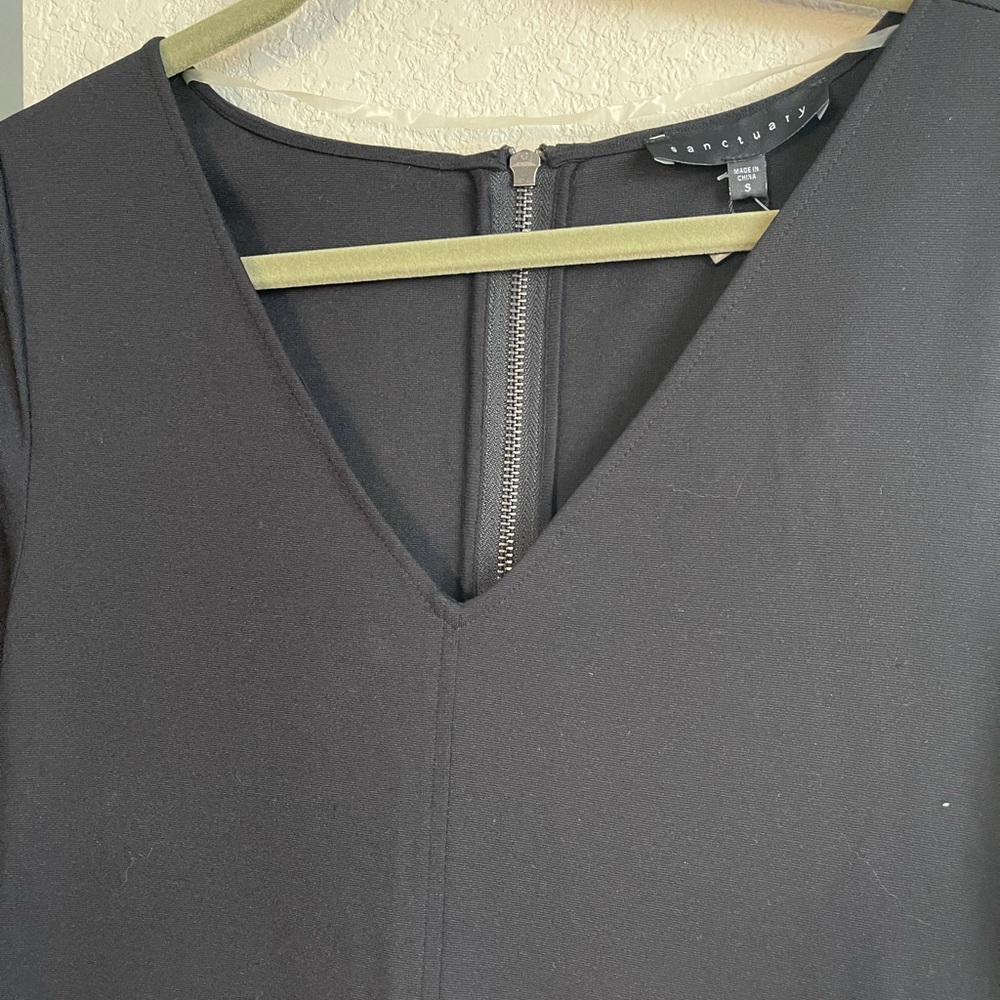 Sanctuary the little black zipper v-neck Dress. NWT Size Small - Picture 4 of 10